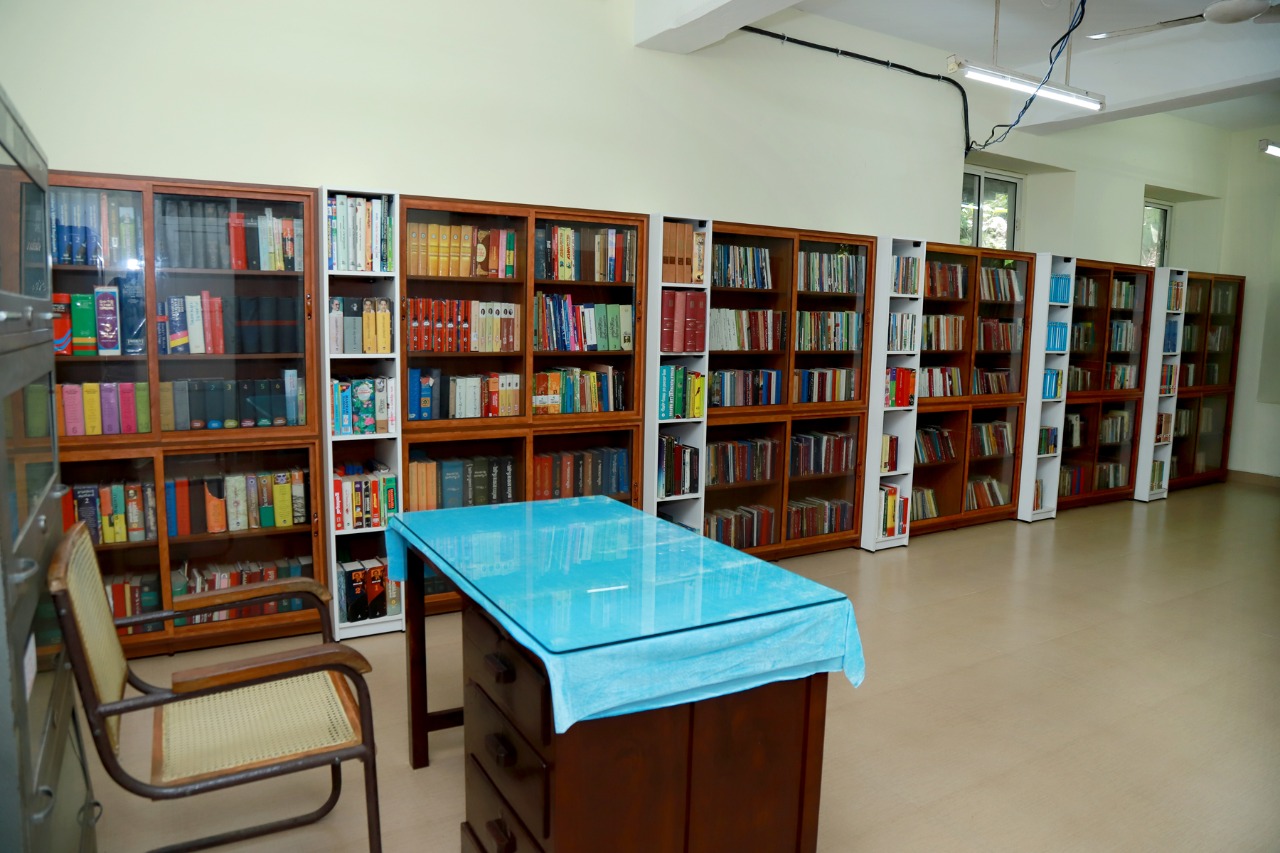 Libraray with book shelf, tables and chairs